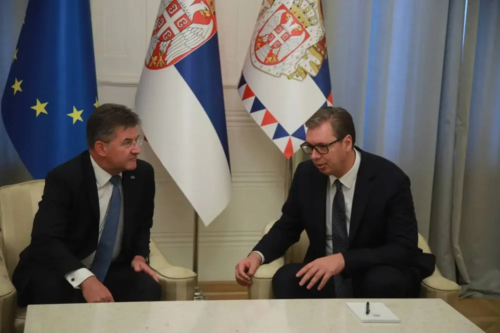 Vučić se sastao sa Lajčakom