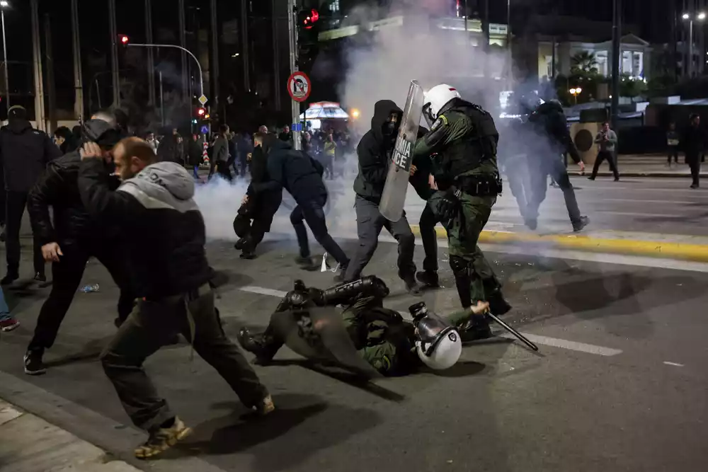 Železnička nesreća u Grčkoj: Porodice žrtava tuguju, protesti rastu