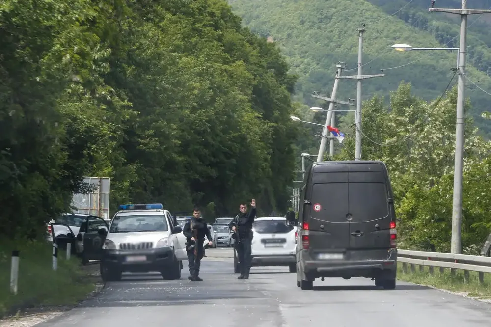 U Zubinom Potoku zapaljena dva automobila čiji su vlasnici Srba