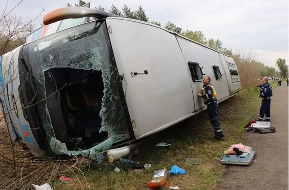 Prevrnuo se autobus sa turistima iz Srbije u Mađarskoj, 12 povređenih