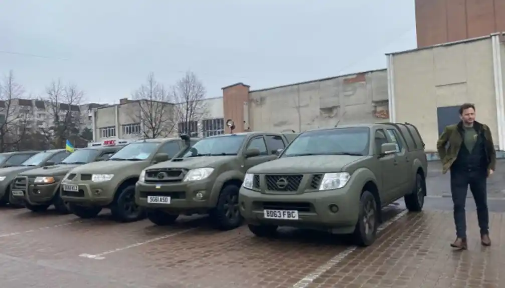 Britanski farmeri šalju 22 automobila za ukrajinske branioce