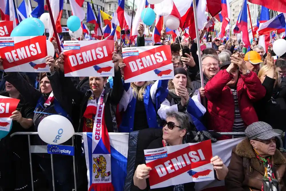 Hiljade ljudi izašlo na antivladin protest u Pragu