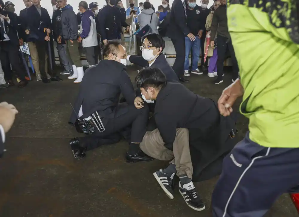 Japanski premijer nepovređen nakon eksplozije koja je potresla luku koju je posetio