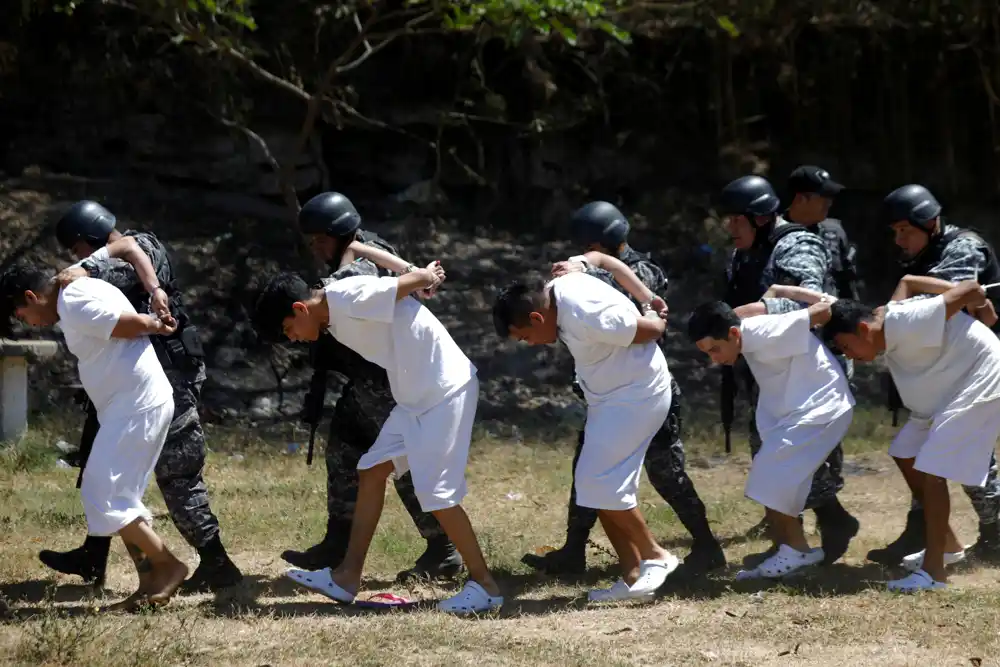 El Salvador produžava vanrednu uredbu protiv bandi na još 24 meseca