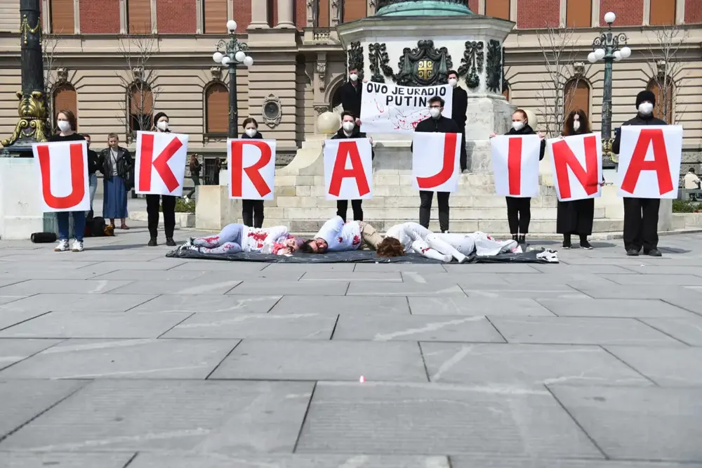 Protest u Beogradu protiv rata: Putin je kriv za žrtve u Ukrajini