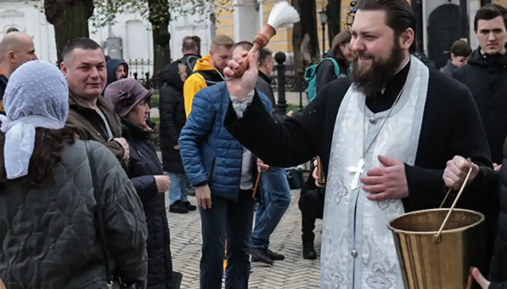 Ukrajinska pravoslavna crkva održava prvu vaskršnju službu u Kijevo-pečerskoj lavri