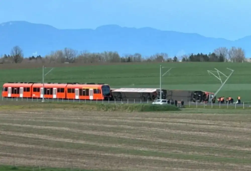Švajcarska: Dva voza iskočila iz šina, oko 15 povređenih
