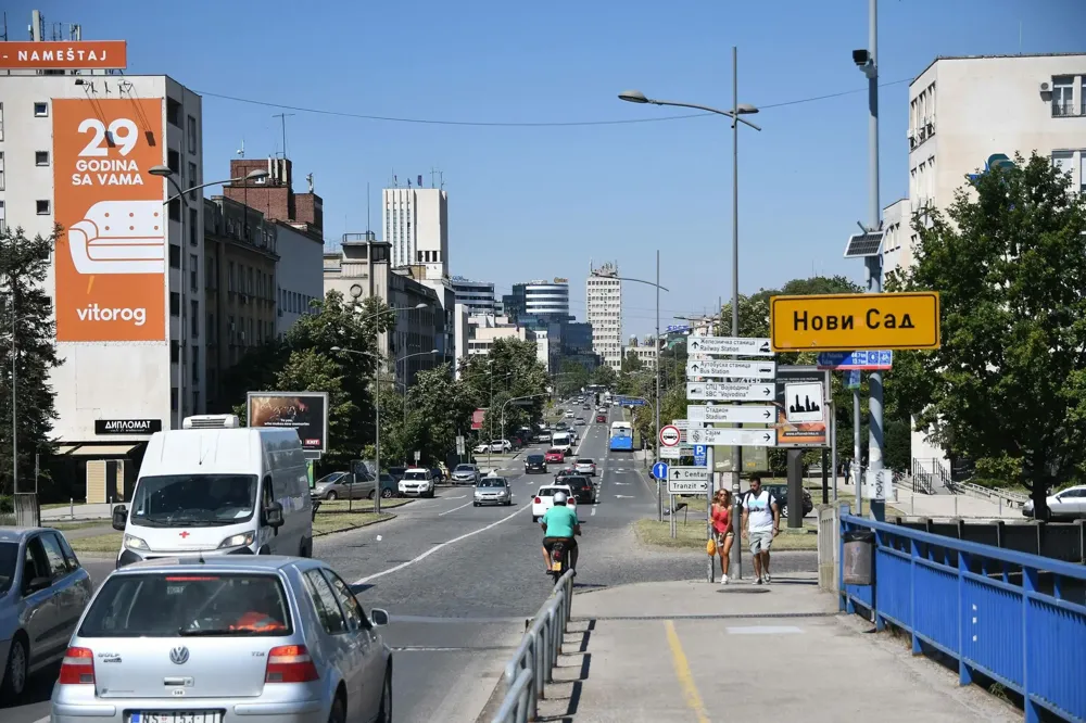 Zajedno: U Novom Sadu desetak maskiranih momaka napalo aktiviste