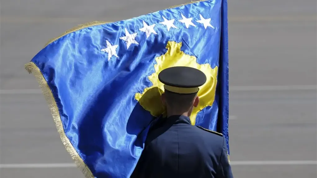 Na policijskoj stanici u Leposaviću istaknuta zastava tzv. Kosova