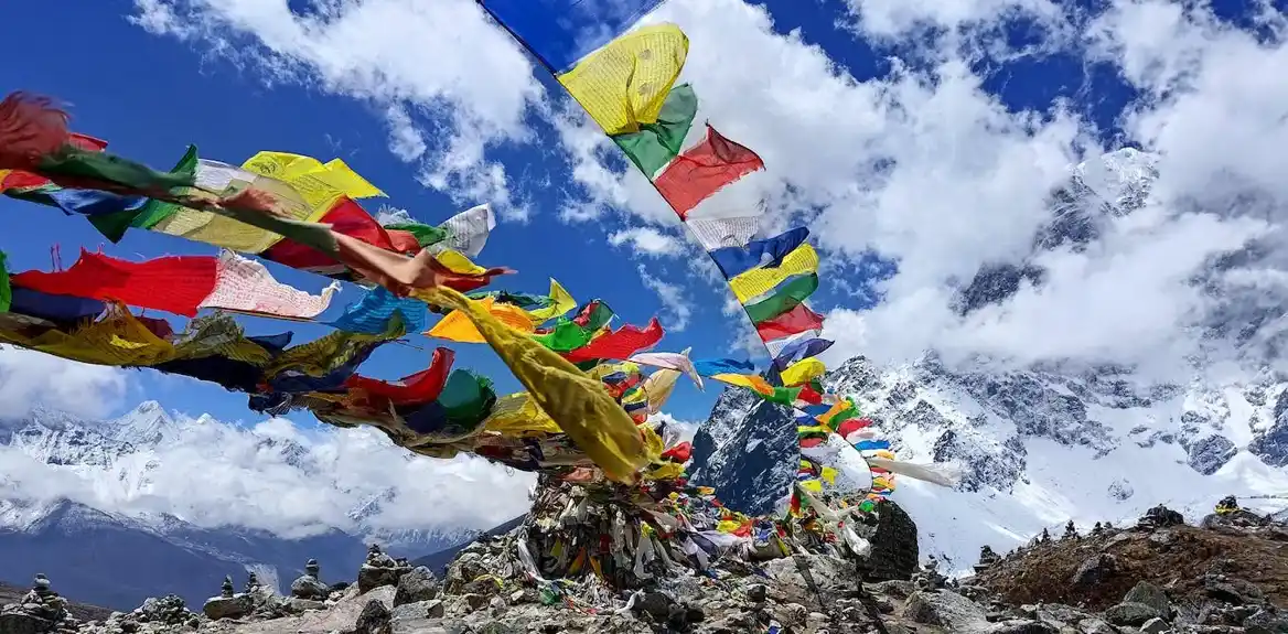 70 godina nakon prvog uspona na Everest, mora se suočiti sa uticajem masovnog planinarenja