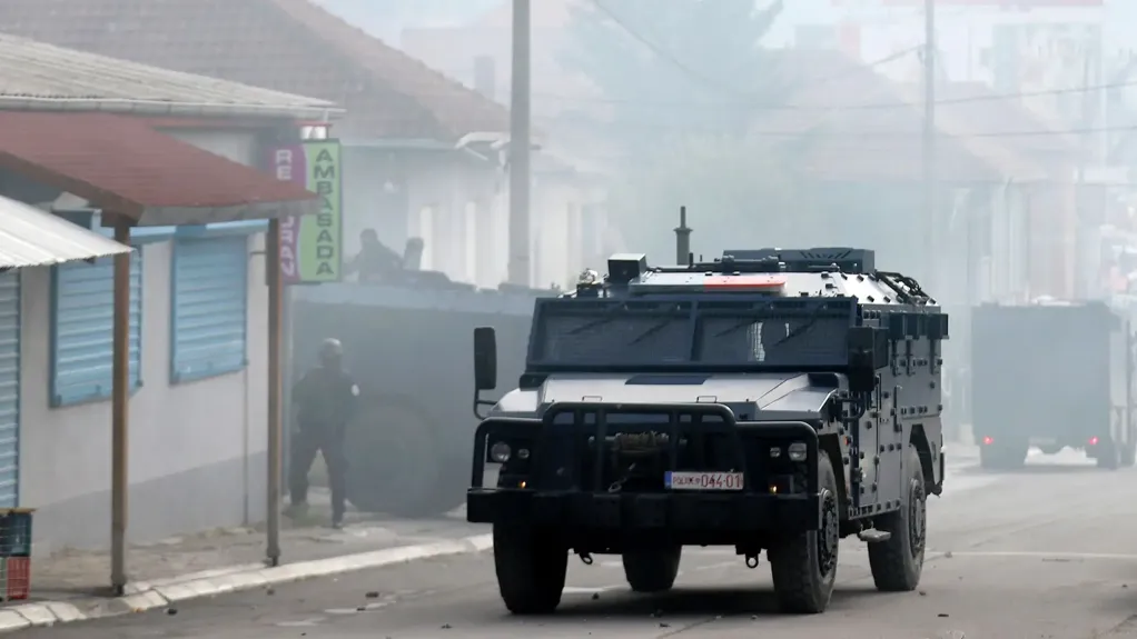 Zapaljen automobil sa srpskim tablicama na severu Kosova i Metohije