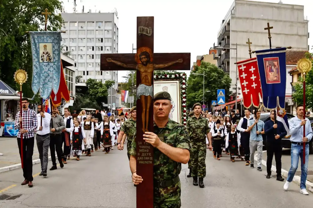 Mošti Svetog Nikolaja stigle u Vaznesenjsku crkvu u Beogradu u pratnji Vojske Srbije