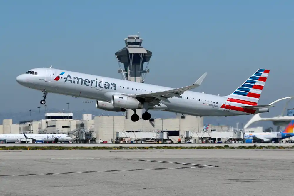 SAD: aviokompanija „Amerikan“ i aviokompanija „JetBlue“ moraju da raskinu alijansu