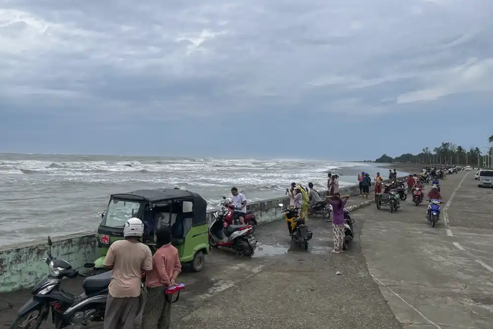 Bangladeš i Mjanmar se spremaju da ciklon Moka stigne na kopno