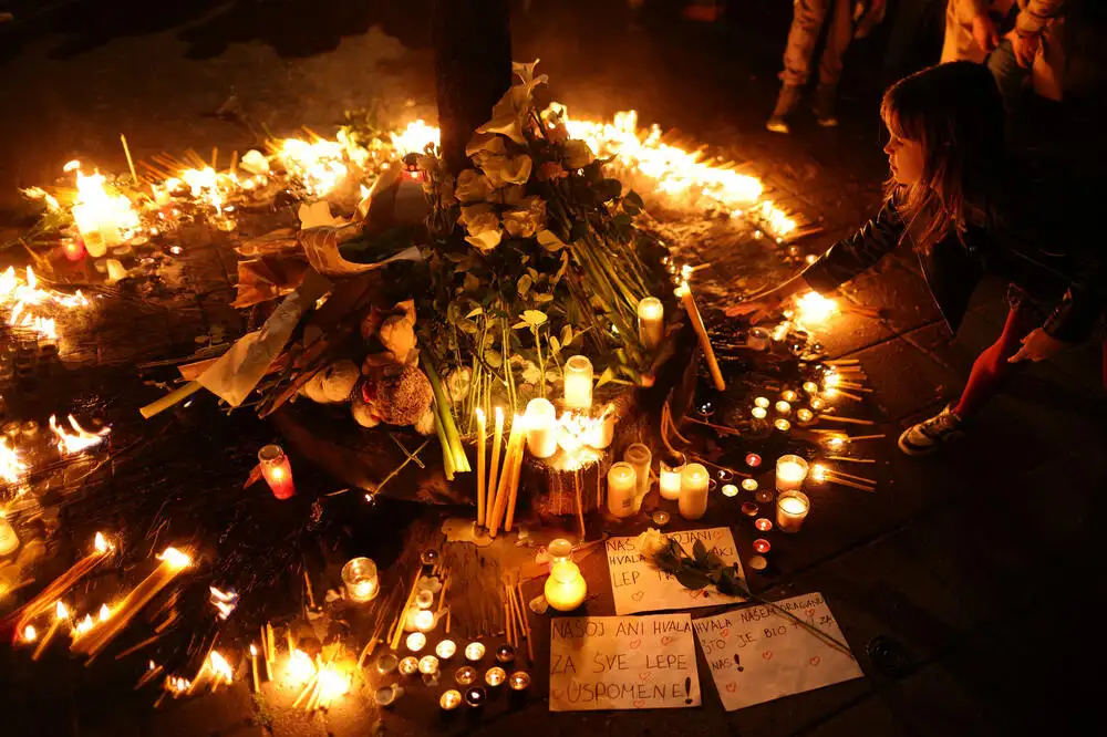 Srbija u žalosti,  građani odaju poštu stradalima