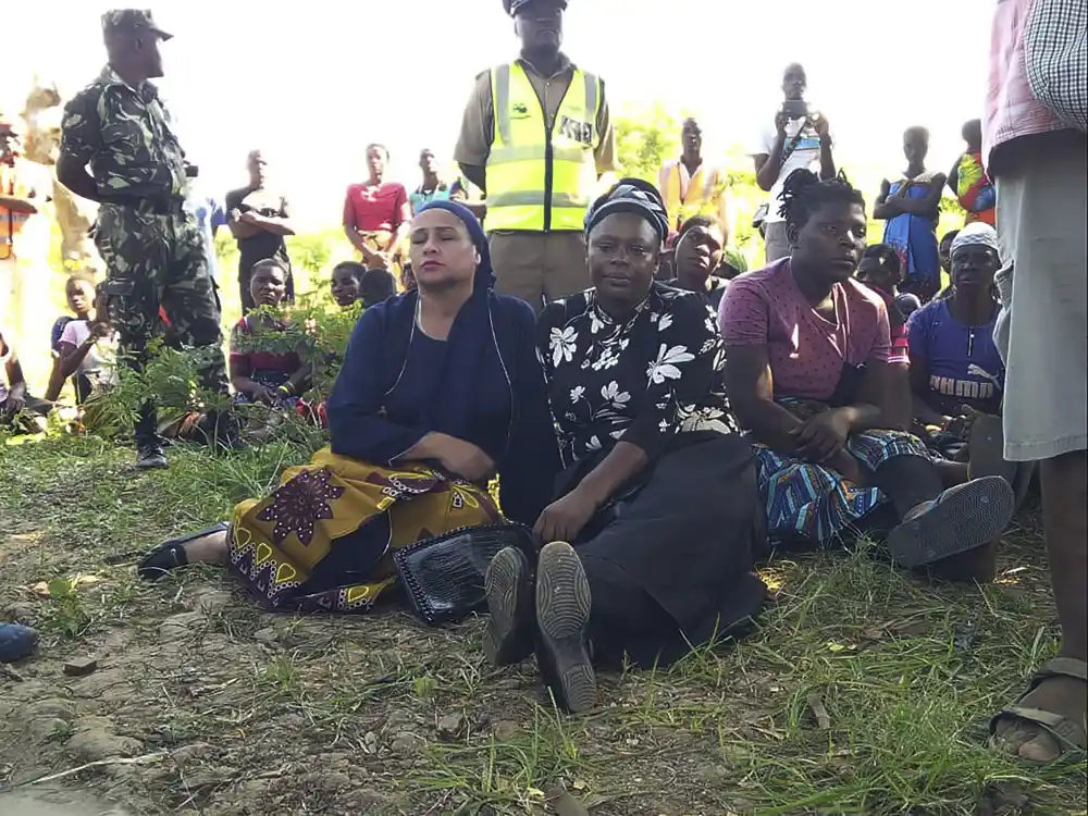 Dete nastradalo, 23 osobe nestale nakon što je nilski konj prevrnuo kanu na reci u Malaviju