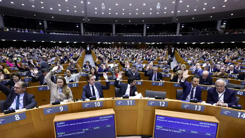 EU: Sankcionisati Dodika