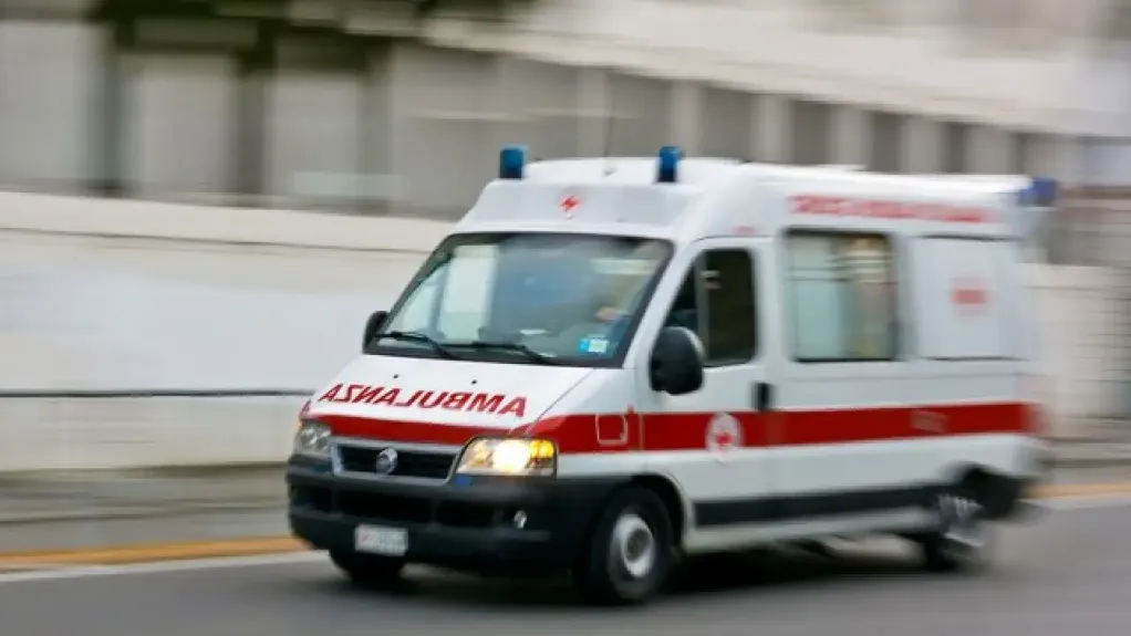 Saobraćajna nesreća na putu Priština-Peć, povređeno 30 osoba