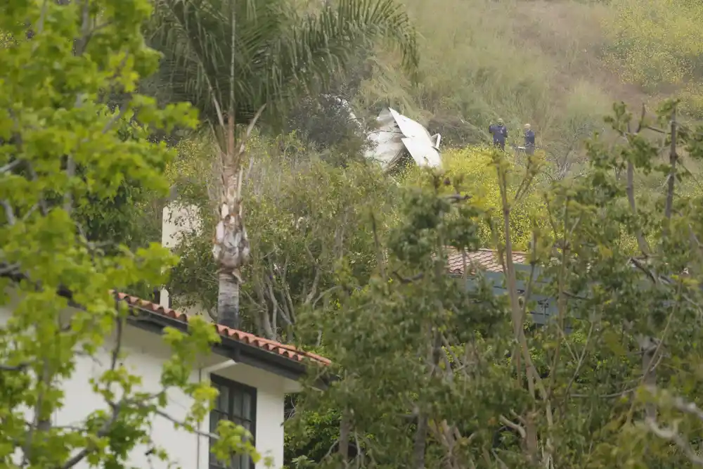 Los Anđeles: Jedna osoba poginula kada je avion udario u brdo