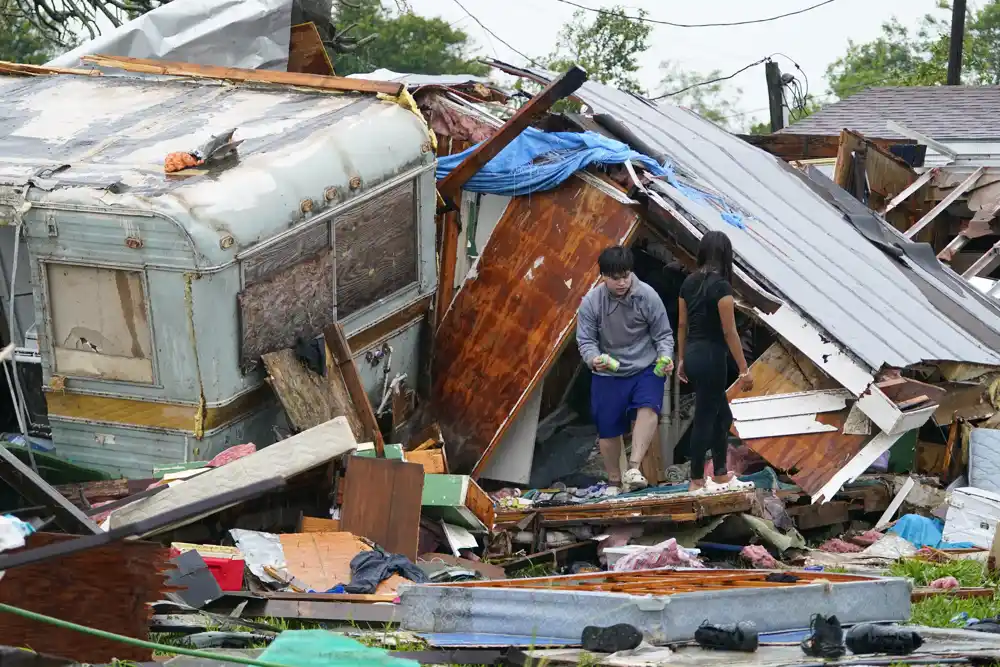 Tornado pogodio južni Teksas u blizini obale Zaliva, oštetivši desetine kuća