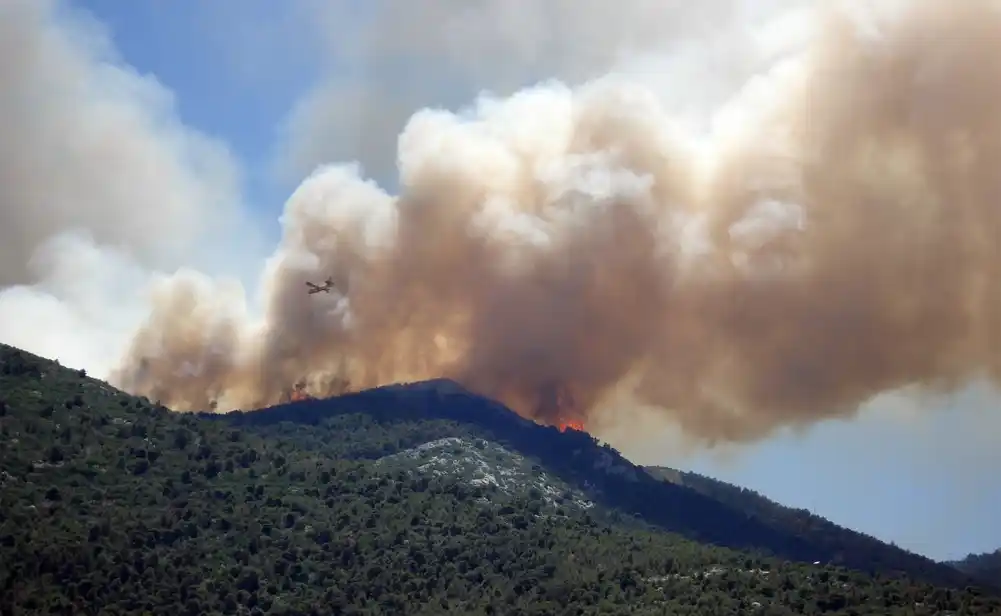 Kiša i dim pomažu u borbi protiv šumskih požara u Alberti