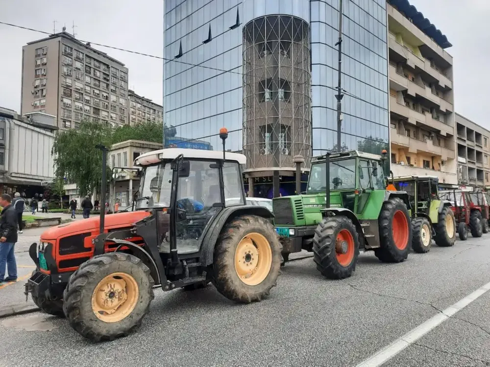 Poljoprivrednici iz Kragujevca krenuli za Beograd