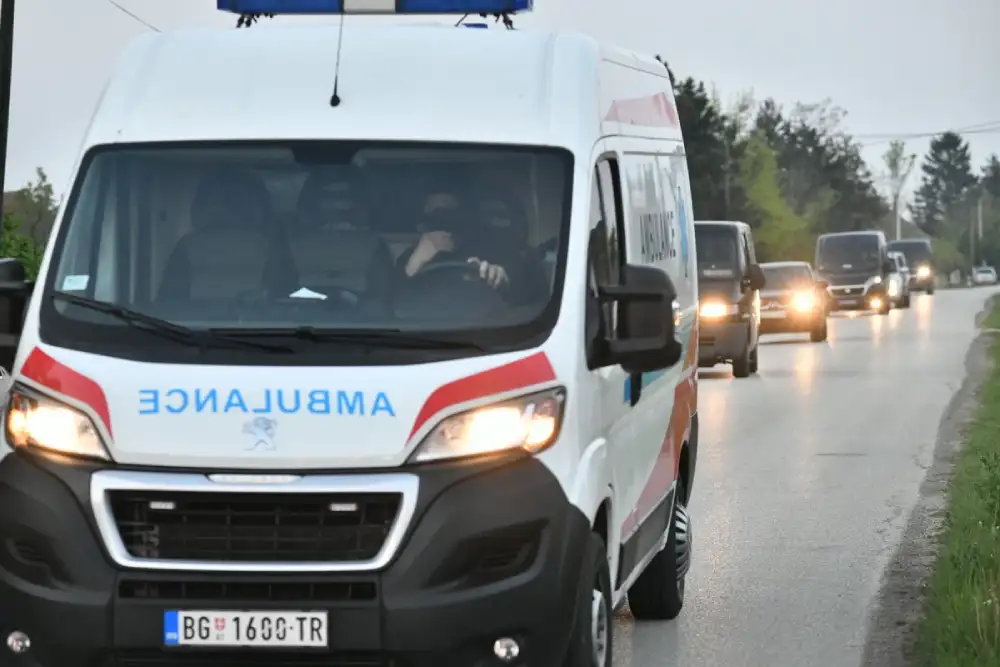 Saobraćajna nesreća u Surčinu, stradao muškarac u električnim invalidskim kolicima