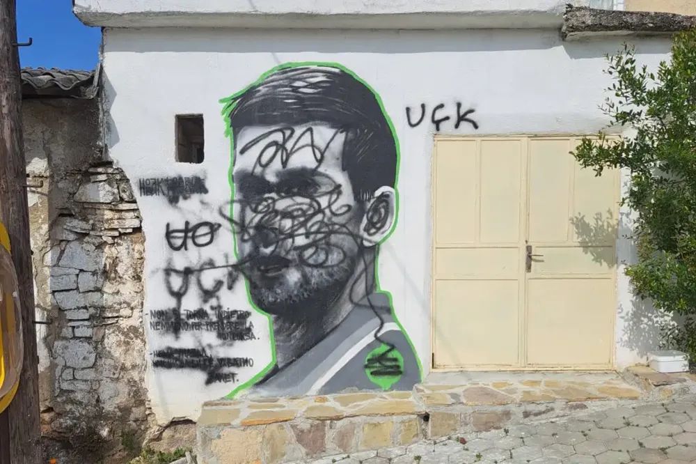 U Orahovcu uništen mural Novaku Đokoviću