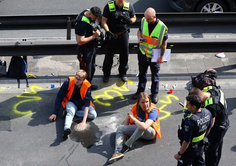 U neredima u Lajpcigu povređeno 50 policajaca