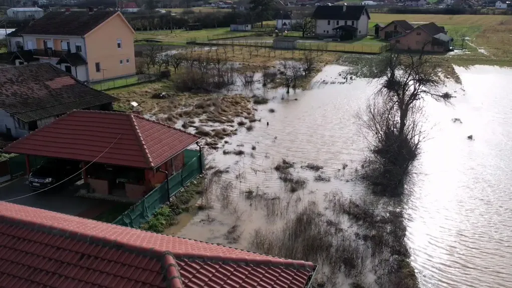 Voda se povlači posle poplava u lozničkom i šabačkom kraju, velika šteta u selu Katrga kod Čačka