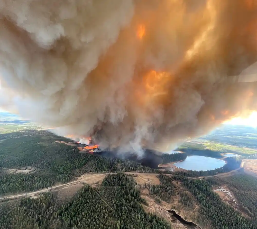 Požari i poplave širom zapadne Kanade, hiljade ljudi pod naredbom za evakuaciju