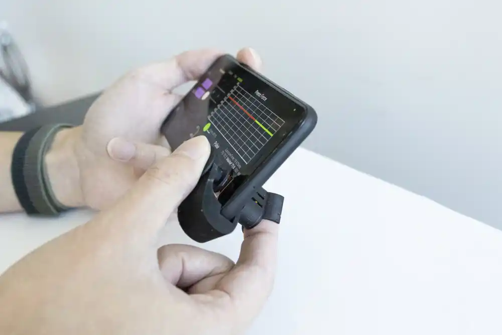 Super jeftin dodatak za pametni telefon donosi praćenje krvnog pritiska na doһvat ruke
