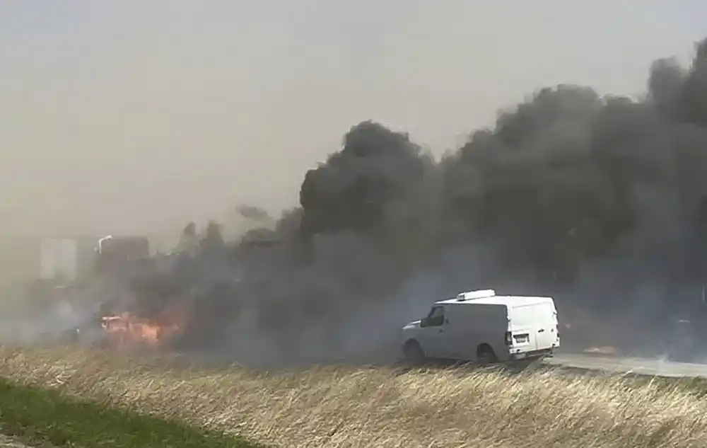 „Više poginulih“ na autoputu u Ilinoisu nakon nesreća