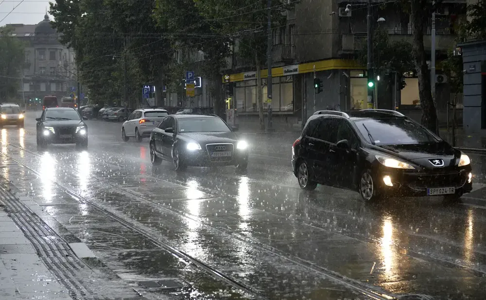 Sutra oblačno sa kišom i pljuskovima, temperatura do 20 stepeni