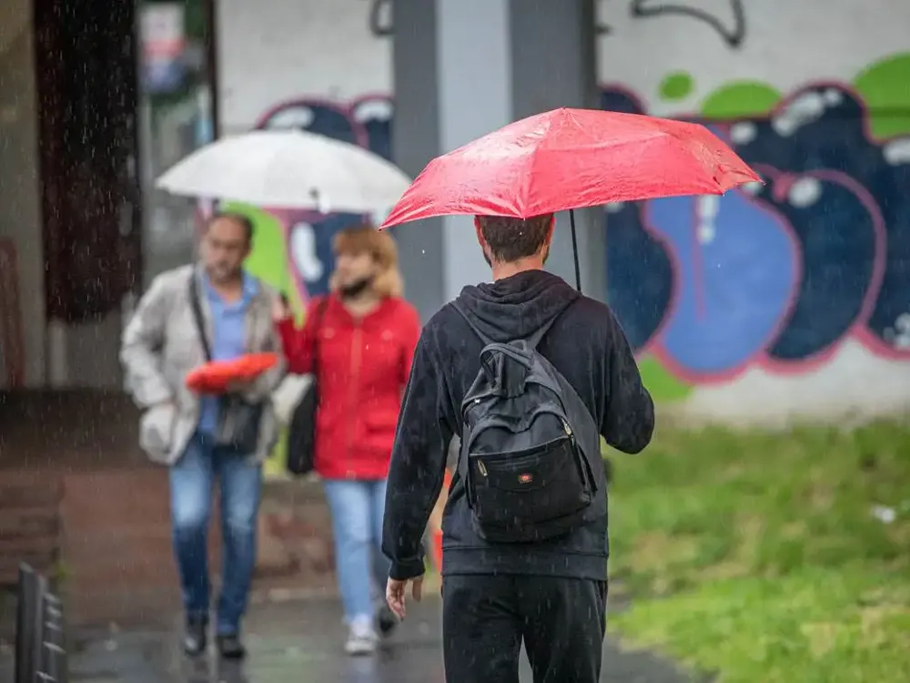 Od sredine dana naoblačanje sa kratkotrajnom kišom, temeperatura do 27 stepeni