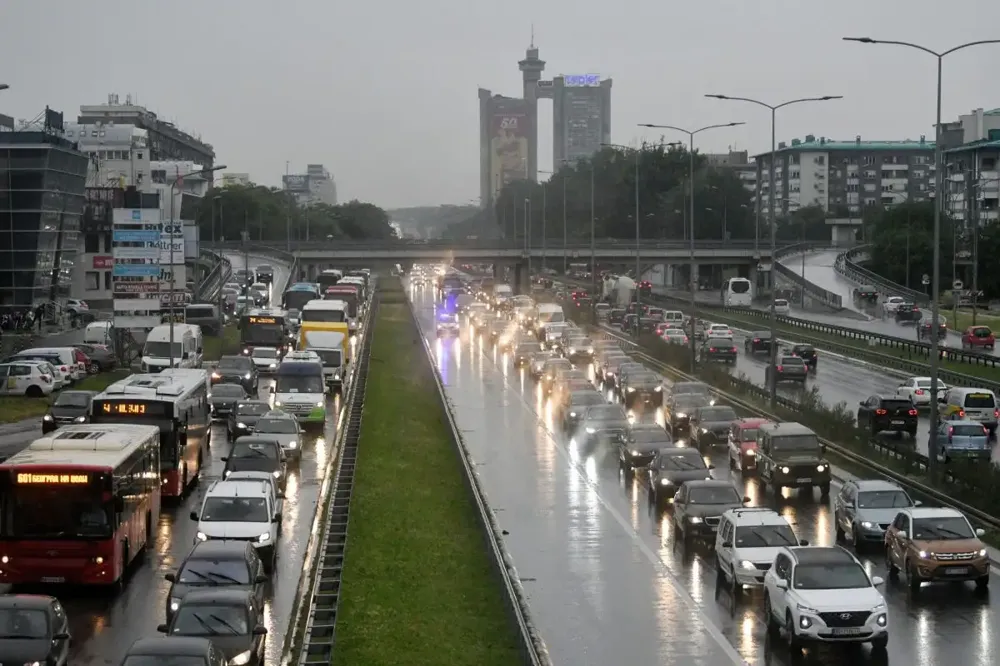 AMSS: Oprez zbog kiše i pojačanog saobraćaja