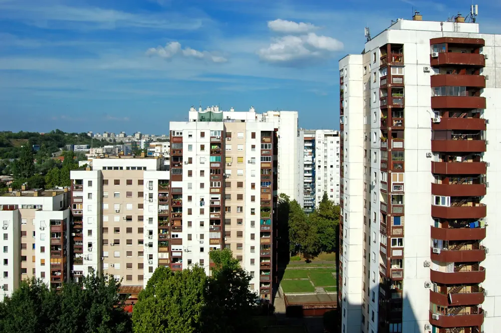 Deset odsto stanova u Srbiji nema kupatilo, najviše trosobnih stanova je u Vojvodini