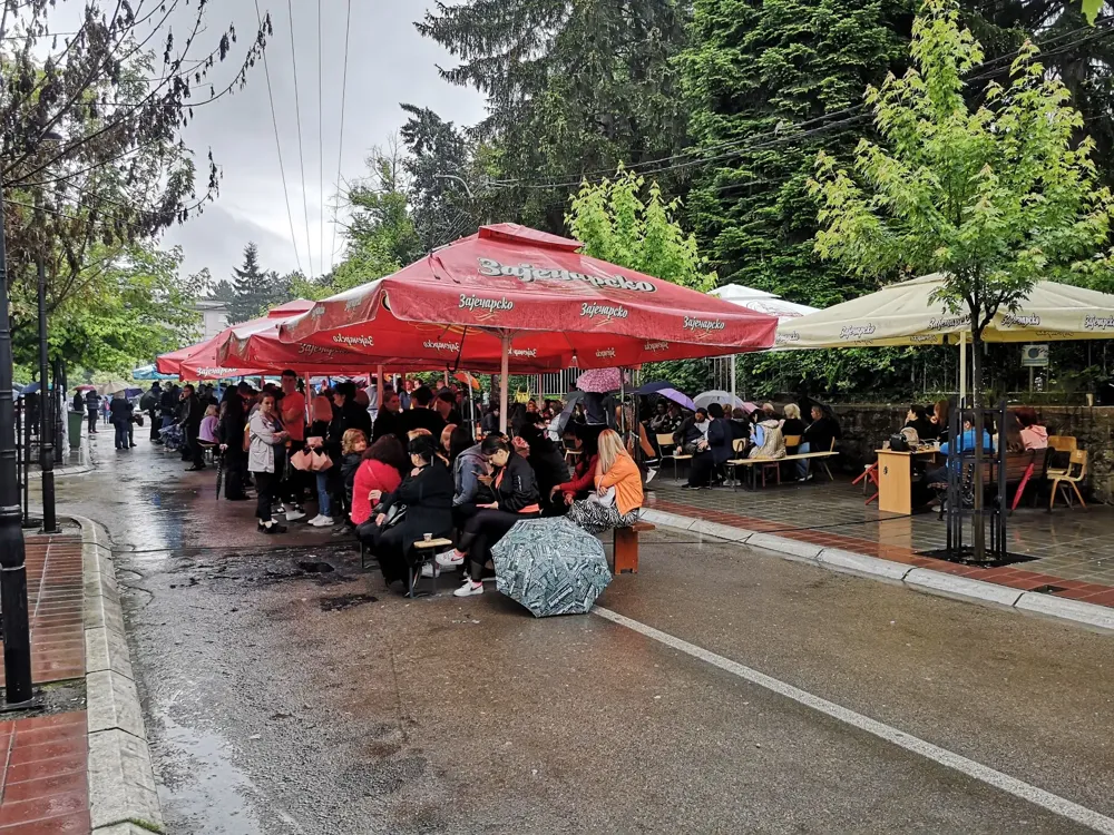 Srbi i danas protestuju u Zvečanu