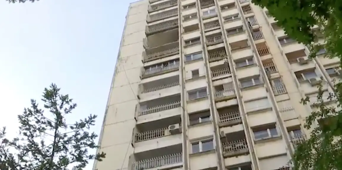 Obrušila se betonska terasa sa 11. sprata solitera u Novom Beogradu