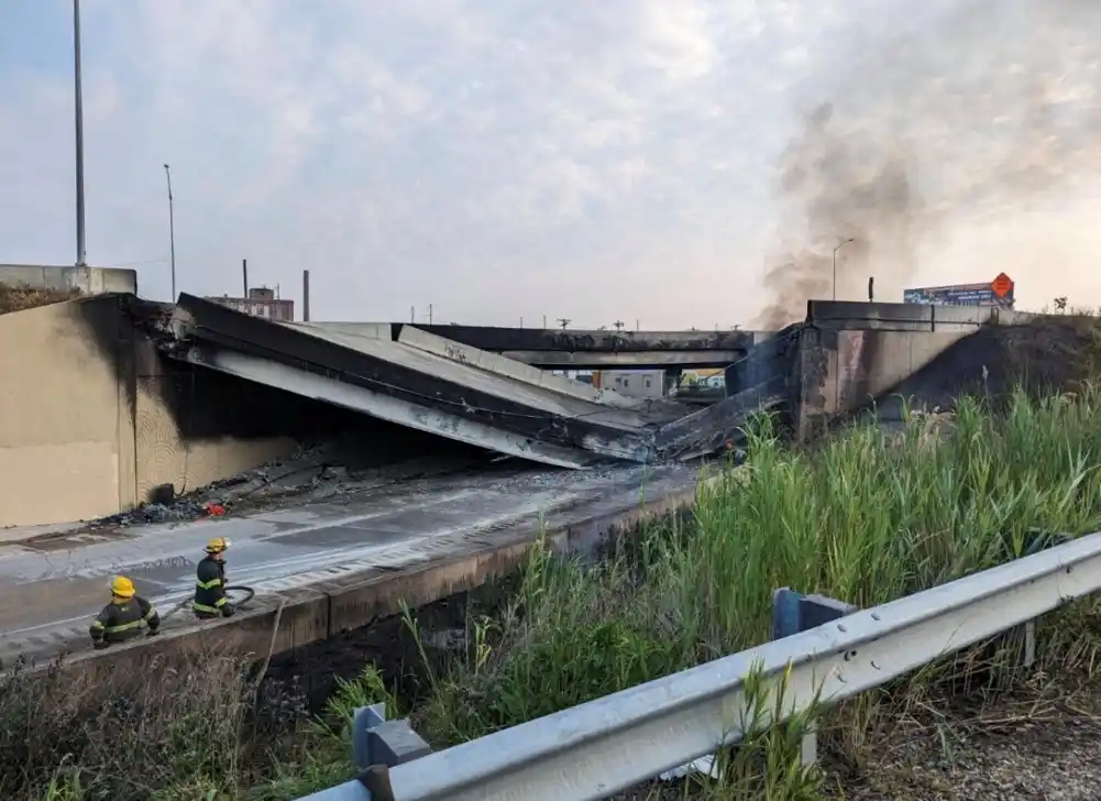 Deo autoputa I-95 u Filadelfiji se srušio nakon što je vozilo zahvatilo požar