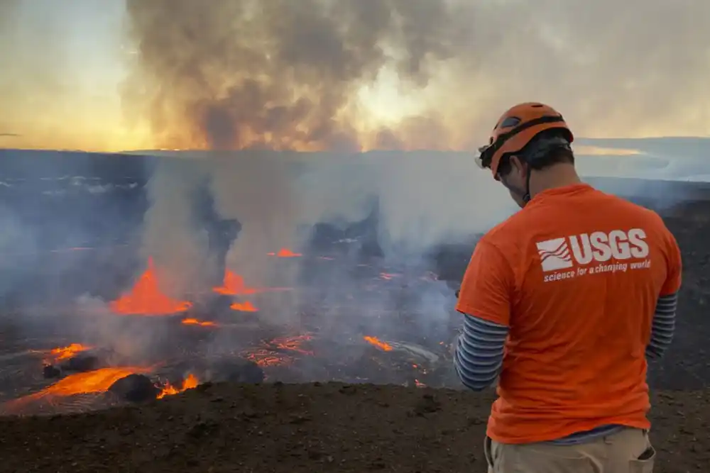 Dok se turisti okupljaju da vide poslednju erupciju vulkana, Havaji pozivaju na pažnju, poštovanje