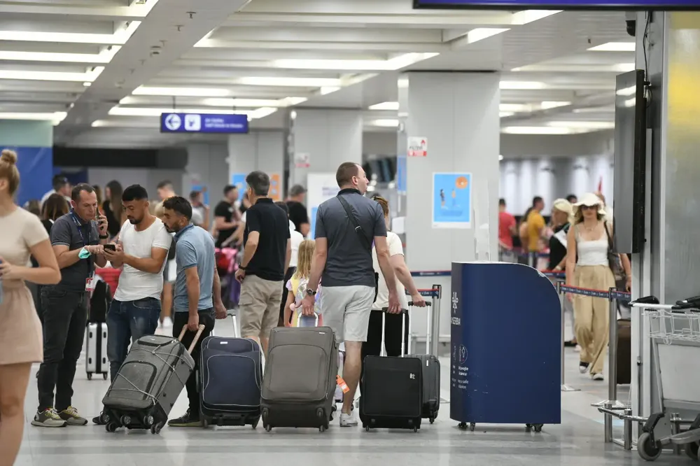 Bolja situacija na beogradskom aerodromu, ali savet putnicima da ne ispuštaju prtljag iz vida