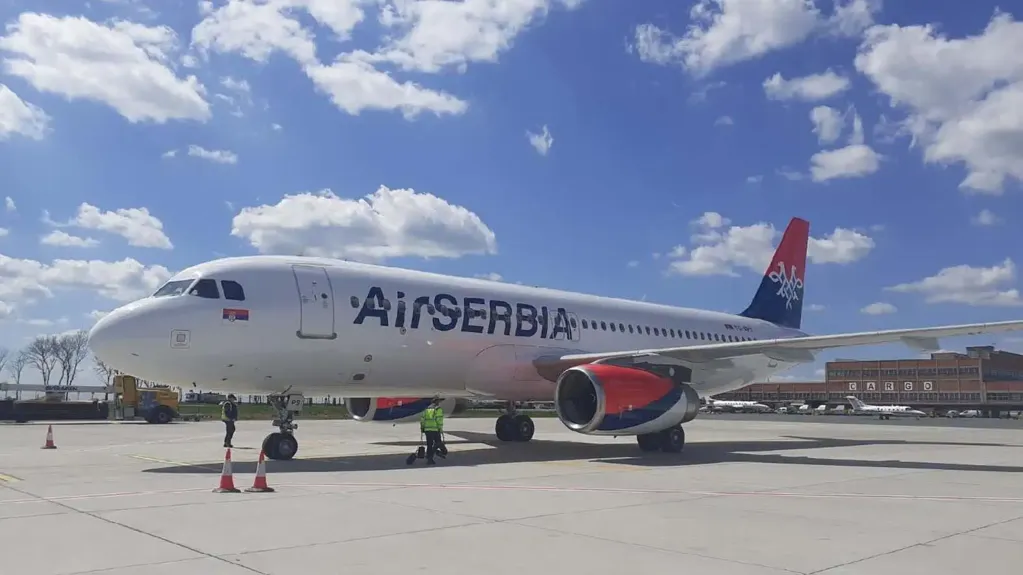 Avion Er Srbije za Antaliju vraćen na beogradski aerodrom