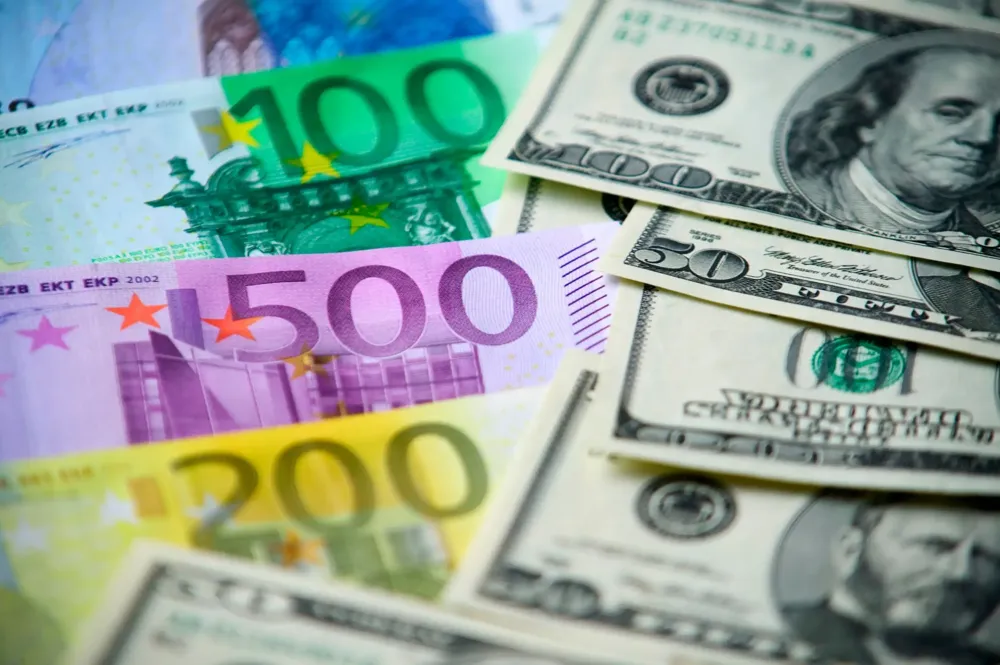 NBS: Zvaničan kurs evra i dolara