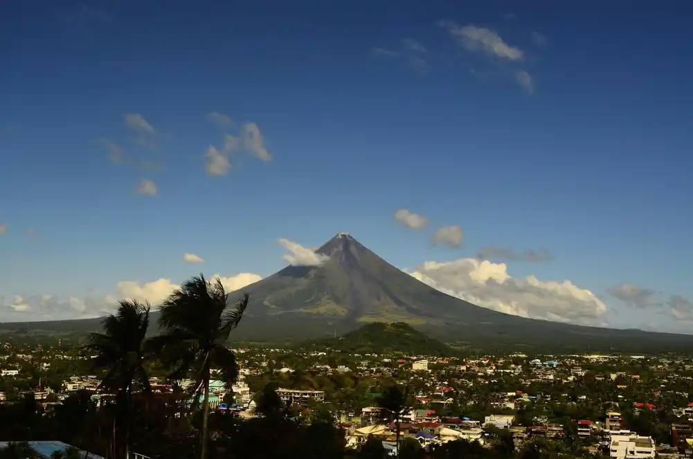 Filipini u pripravnosti jer vulkan izbacuje pepeo