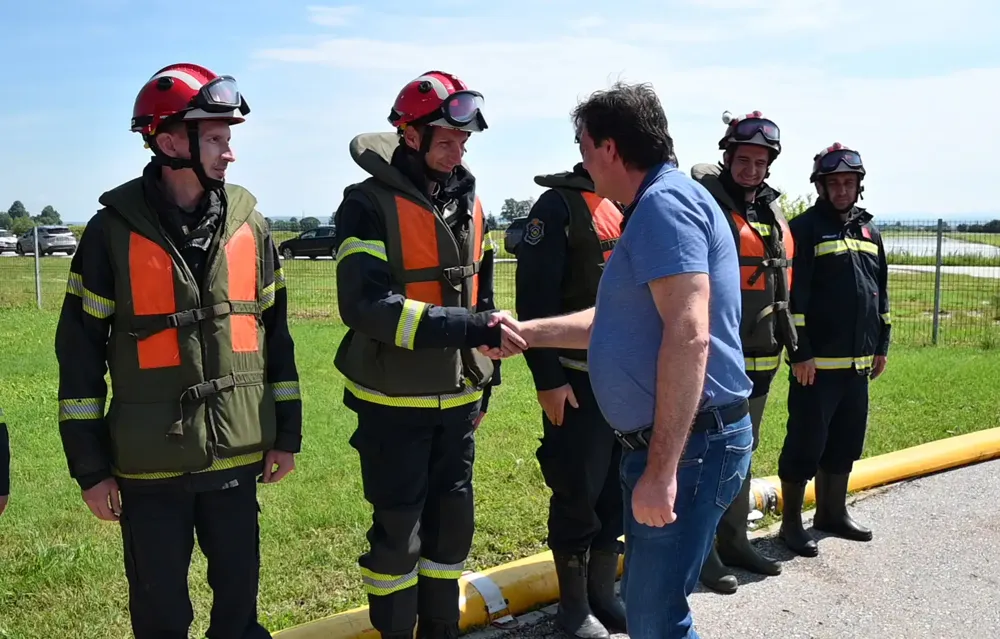 Gašić obišao poplavljenu industrijsku zonu u Jagodini