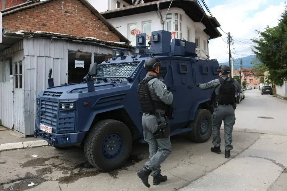 Novo hapšenje na severu Kosova: Specijalci opkolili mladića na autobuskoj stanici