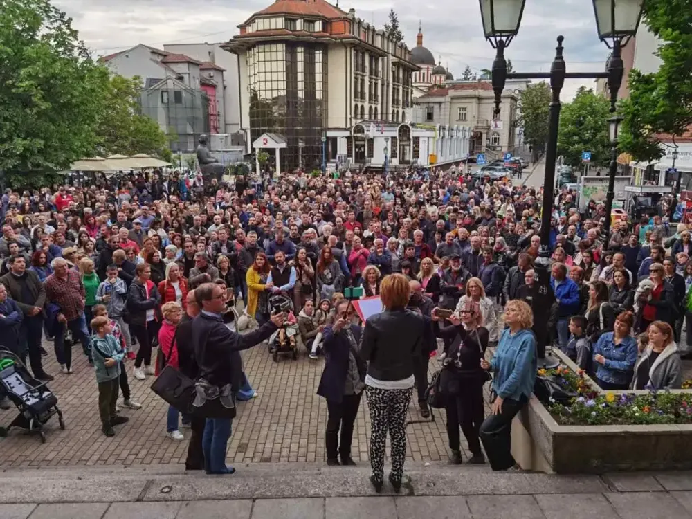 Kragujevačani izviždali funkcionere SNS