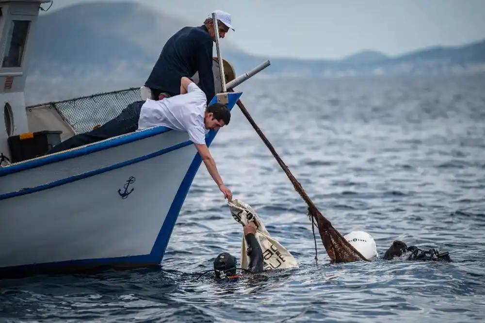Grčki ribari se bore protiv zagađenja