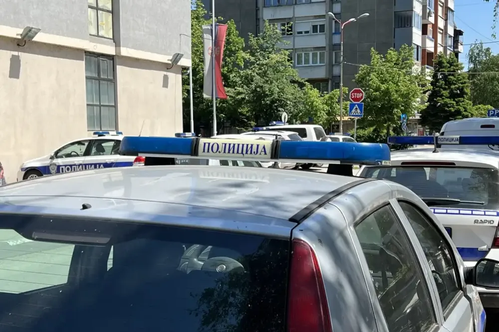 Dojave o bombama na više lokacija u Beogradu i Novom Sadu
